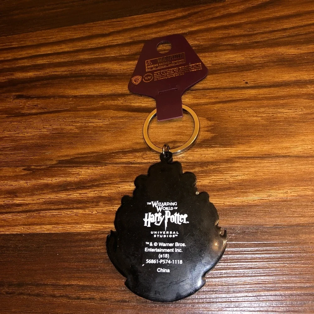 Universal Studios Wizarding World Harry Potter Hogwarts Crest Keychain